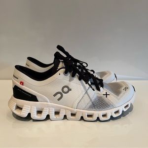 On Cloud sneaker size 5.5